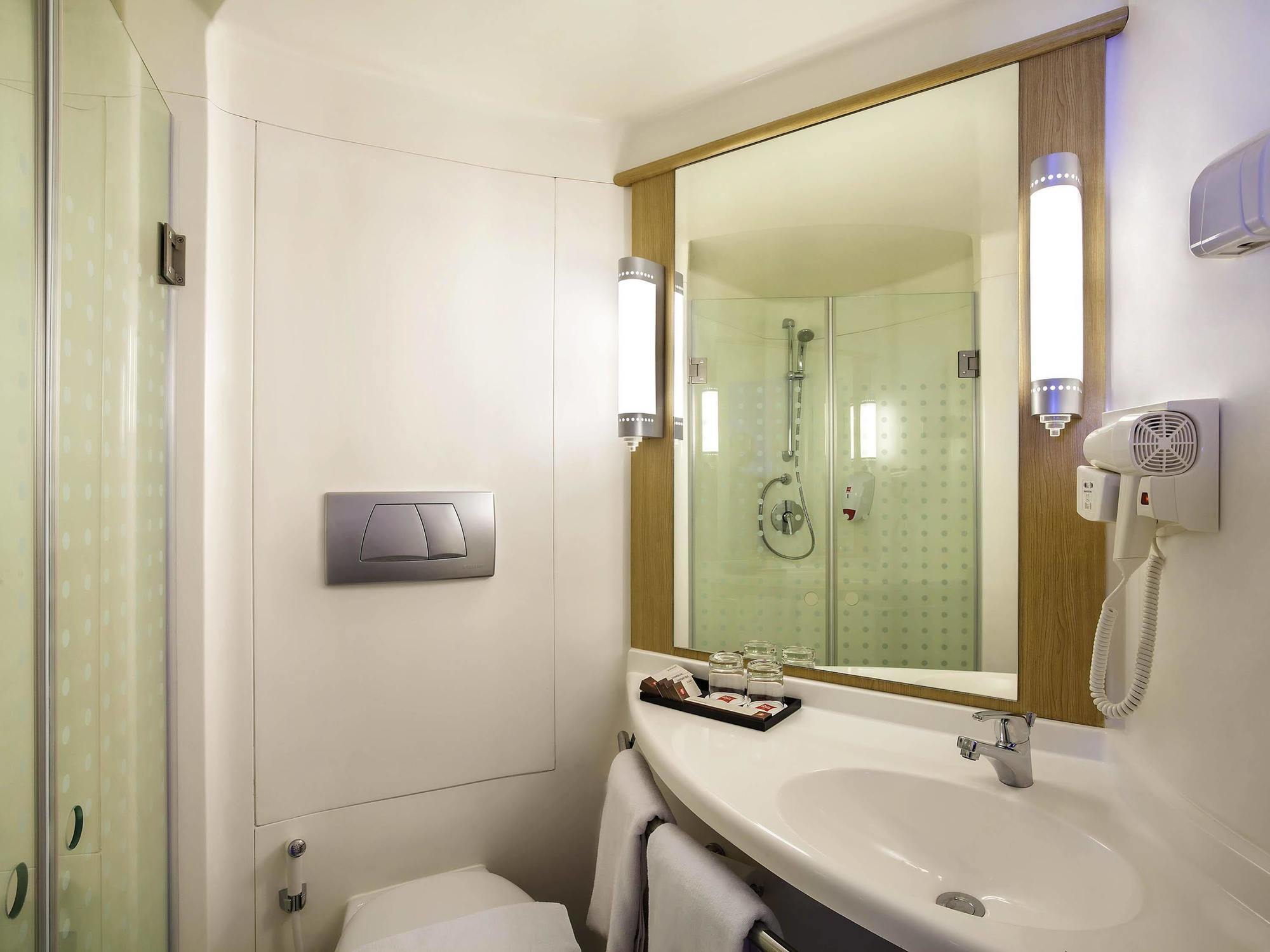 Ibis Manado City Center Boulevard Εξωτερικό φωτογραφία